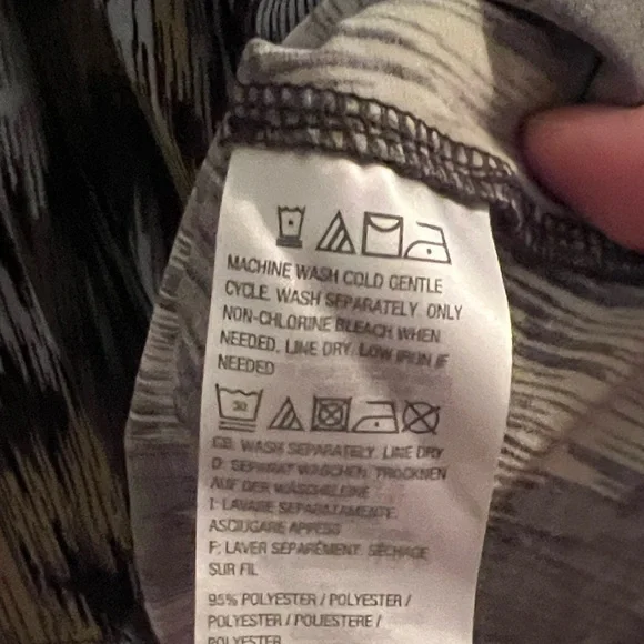 Belle by Kim Gravel Patterned V-Neck Top - Picture 5 of 6